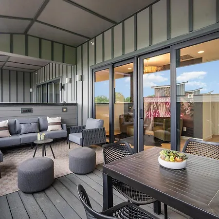 Lady In Tune - Private Deck - Close To Broadway Holiday home