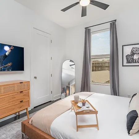 Lofts At 30th - Country Heart - 6 Mins To Broadway Holiday home *