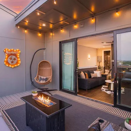 Luxury - Fire Table Balcony & Views Nashville