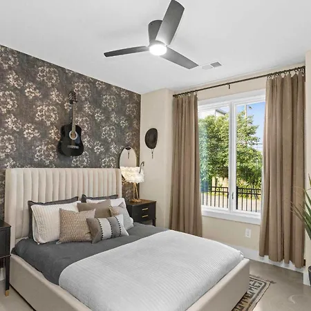 Holiday home Luxury - Fire Table Balcony & Views *