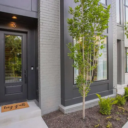 Luxury - Fire Table Balcony & Views Nashville