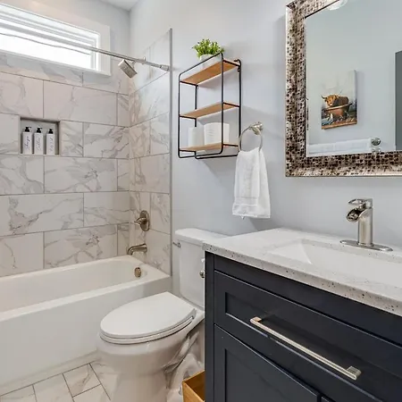 Holiday home Private Rental-sleeps 12-cashville Charm Nashville