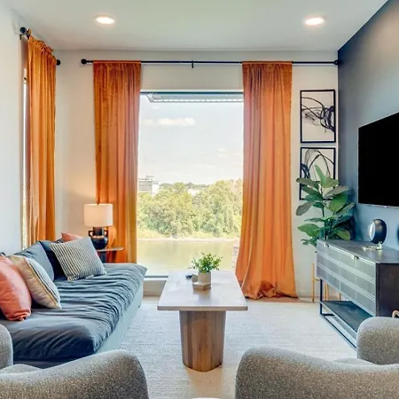 Stylish Riverfront Eve 305 - Free Parking