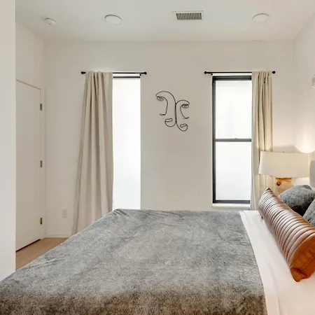 Stylish Riverfront Eve 305 - Free Parking Holiday home