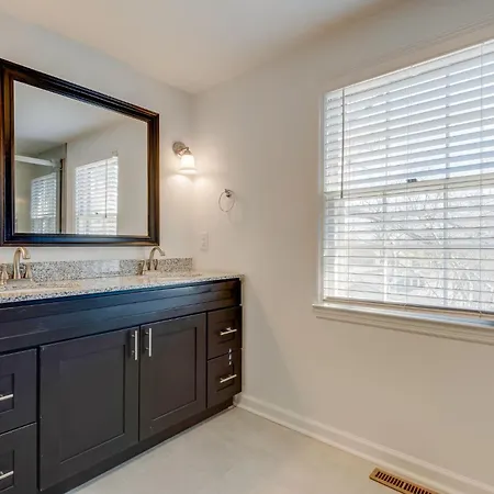 Luxury Townhouse On Music Row - Downtown Holiday home *