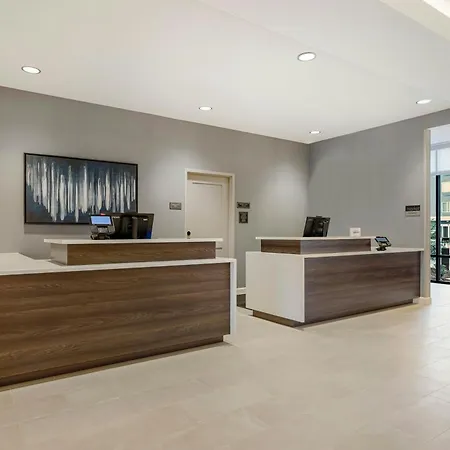 Hotel By Marriott Metro Center 3*