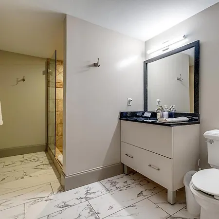 Charming For 4 In Family Dt Walk To Broadway Holiday home