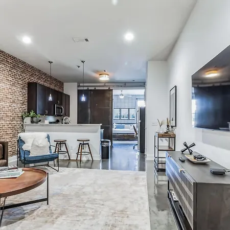 1 Bdr Loft Close To Vanderbilt Hospital Holiday home *