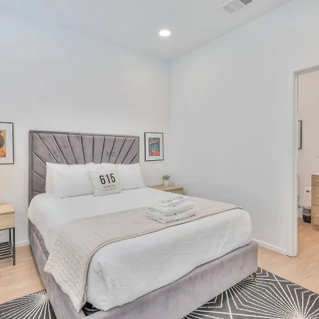 Amazing Downtown W Pool And Free Parking Apartment *