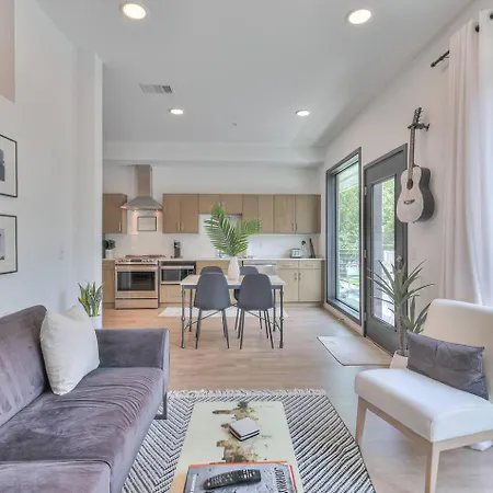 Amazing Downtown W Pool And Free Parking Nashville