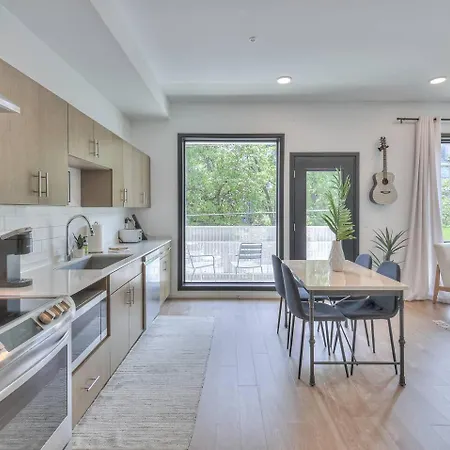 Amazing Downtown W Pool And Free Parking Apartment Nashville