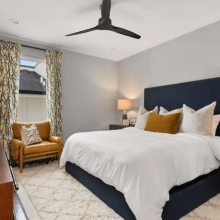 Holiday home Hill House | Walk To Gulch! Sauna, Hot Tub, Gym! *