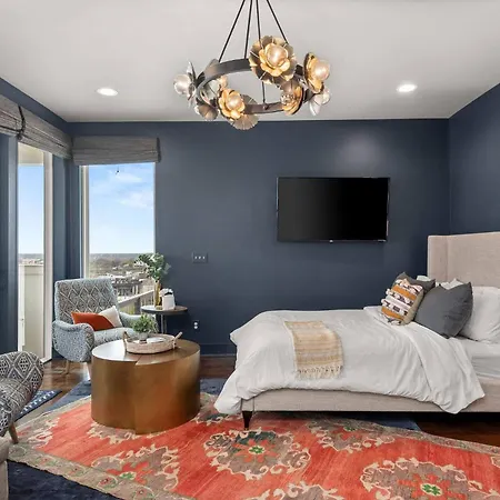 Holiday home Hill House | Walk To Gulch! Sauna, Hot Tub, Gym! Nashville
