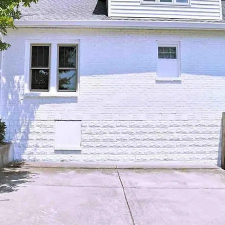 House! Hot Tub, Marg Machine, Walk 12south Holiday home *