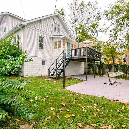 Holiday home House! Hot Tub, Marg Machine, Walk 12south Nashville