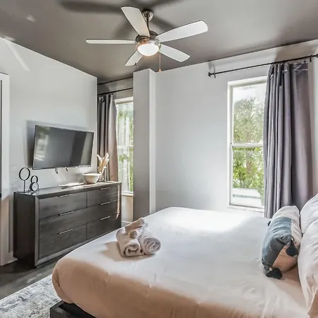 Chic West End Loft Right Next Door To Vanderbilt Nashville