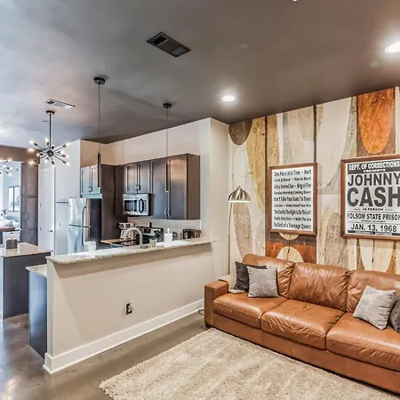 Holiday home Chic West End Loft Right Next Door To Vanderbilt *