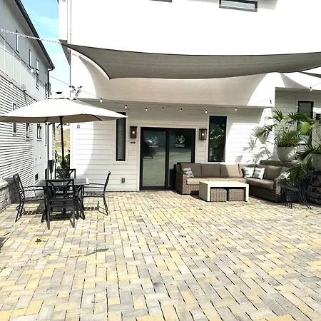 2mi Downtown Hot Tub Balcony 4 King Beds Nashville