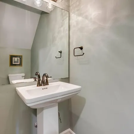 A Luxury Townhouse - Music Rowdowntown