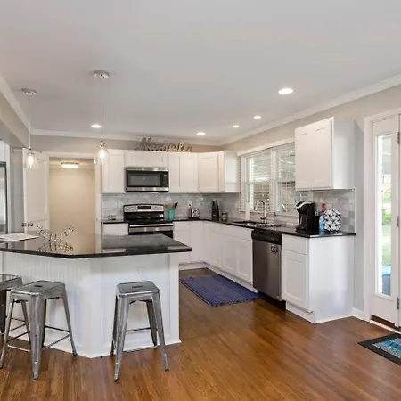 Hip 3 Bed 2 Bath Holiday home Nashville