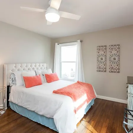 Hip 3 Bed 2 Bath *