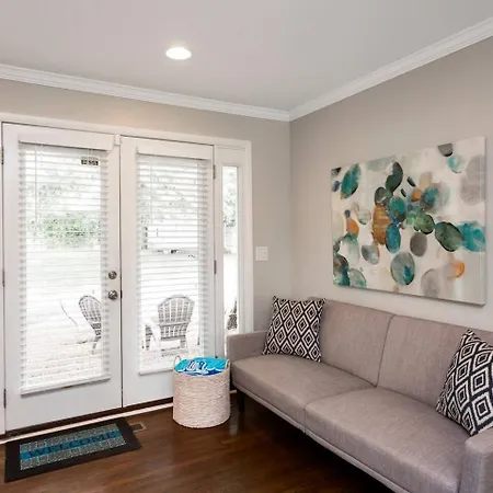 Hip 3 Bed 2 Bath Holiday home *