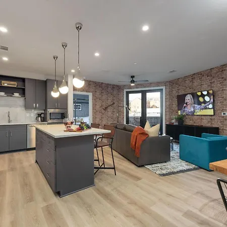 Records - 4 Units - Pool & Gym - Mins To Broadway Holiday home *