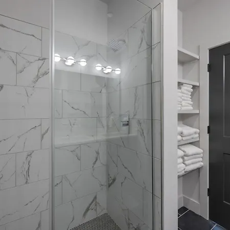 Records - 4 Units - Pool & Gym - Mins To Broadway Holiday home Nashville