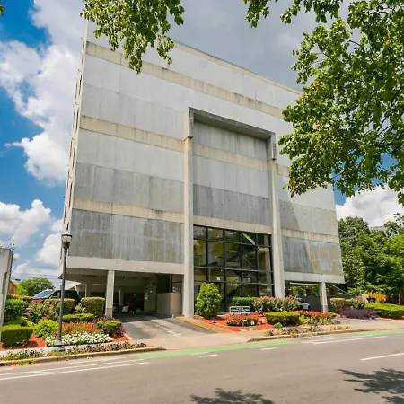 Two On Music Row That Sleeps 14 With Pool And Parking Holiday home Nashville