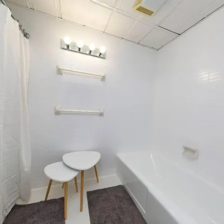 Two On Music Row That Sleeps 14 With Pool And Parking Nashville
