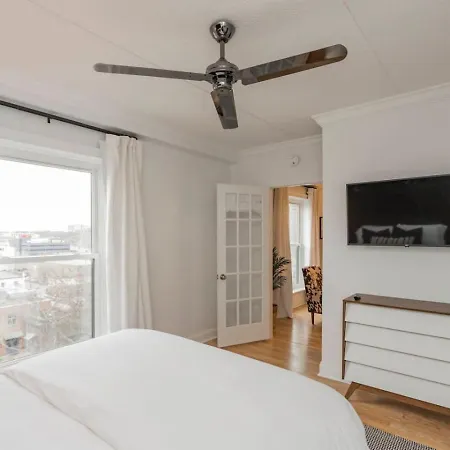 Two On Music Row That Sleeps 14 With Pool And Parking