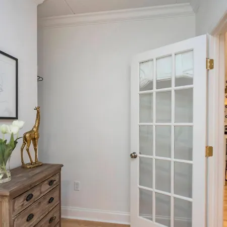 Two On Music Row That Sleeps 14 With Pool And Parking Holiday home *