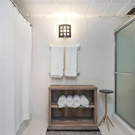 Holiday home Two On Music Row That Sleeps 14 With Pool And Parking Nashville