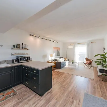 Two On Music Row That Sleeps 14 With Pool And Parking *