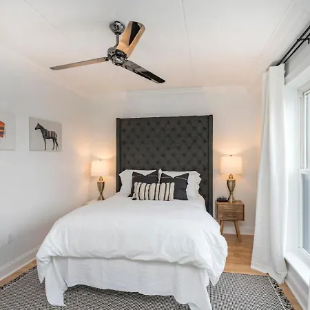 Holiday home Two On Music Row That Sleeps 14 With Pool And Parking Nashville