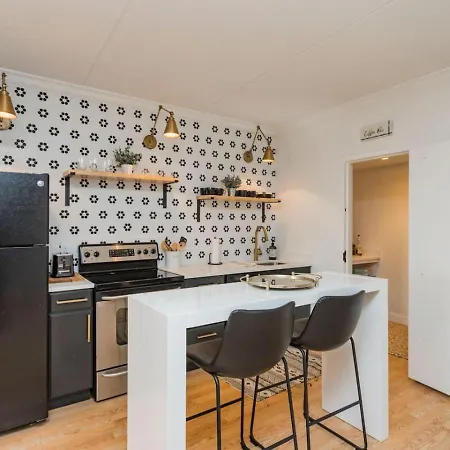 Holiday home Two On Music Row That Sleeps 14 With Pool And Parking Nashville