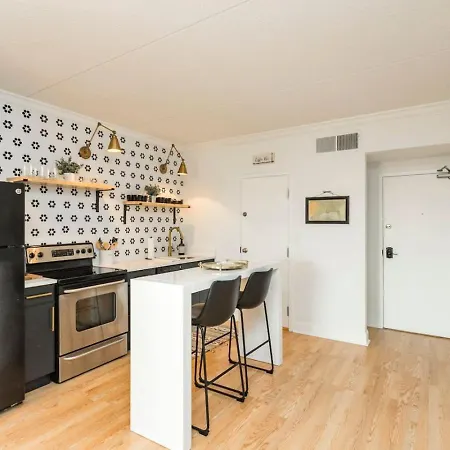 Two On Music Row That Sleeps 14 With Pool And Parking *