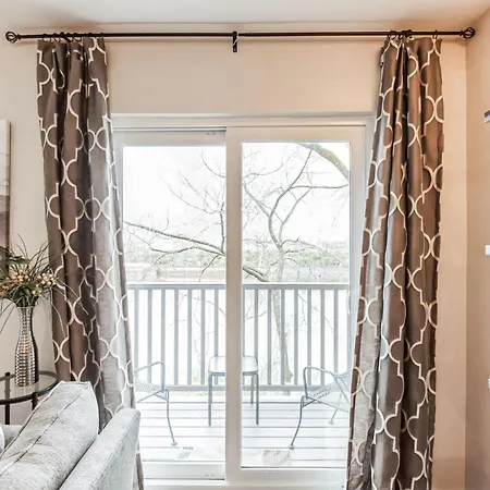 Riverfront Charm - A Scenic Downtown For 6 * Nashville