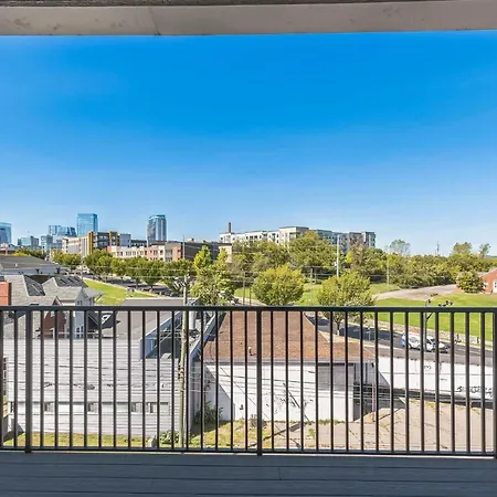 Gorgeous For 8 With Rooftop & Gym Near Dt Apartment
