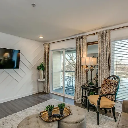 Riverfront Minutes From Broadway Holiday home *