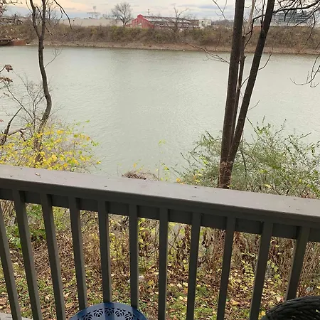 Riverfront In Dt Holiday home *