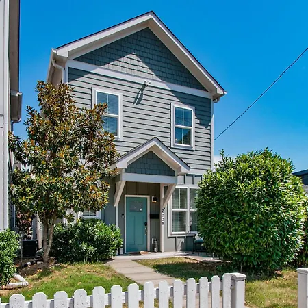 Charming - Near Dt Pet Friendly Holiday home