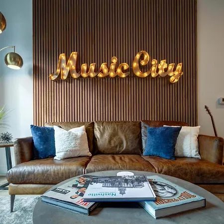 Trendy Close To Nissan Stadium Holiday home Nashville