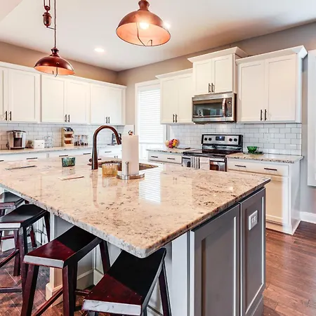 Holiday home Pet-friendly Abode W/ Balcony In East Nashville!