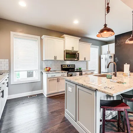 Pet-friendly Abode W/ Balcony In East Nashville! *