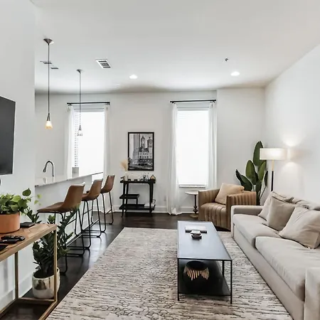 1 Bdr Loft Centrally Located In West End Holiday home