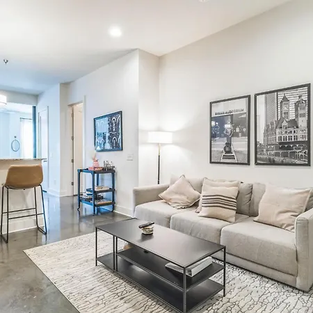 Chic For 4 Near West End * Nashville