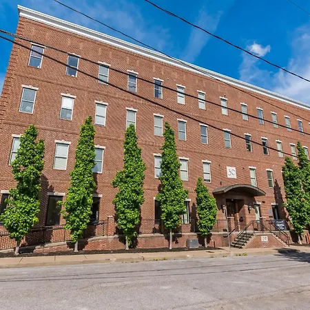 1 Bdr Loft Centrally Located In West End Nashville