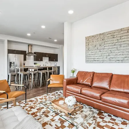 Holiday home Chic For 8 In Desirable Gulch Neighborhood