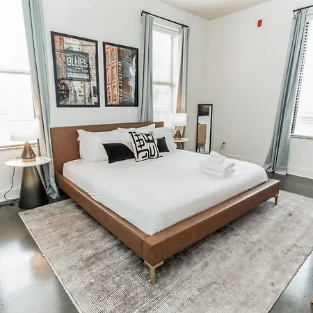 Modern Loft Near West End Holiday home